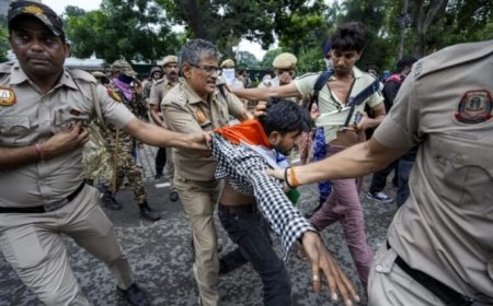 *बाबा बबंडर* *उपरोक्त सभी हिंदुस्थान, और हिंदु विरोधी हैं.* *अकेले मोदीजी किस किस से लडेंगे, हमारा भी तो फर्ज, और कर्तव्य बनता कीं देश की सुरक्षा, इज्जत बचाने कीं*