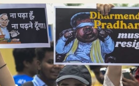 कार्यक्रम का विधिवत उद्घाटन *आचार्य महंथ ब्रजेश मुनि, आचार्य महंथ मनभंग शास्त्री जी* एवं *संस्थान के अंतर्राष्ट्रीय अध्यक्ष आचार्य महंथ धर्म दास साहेब* ने संयुक्त रूप से दीप प्रज्वलित कर किया। 