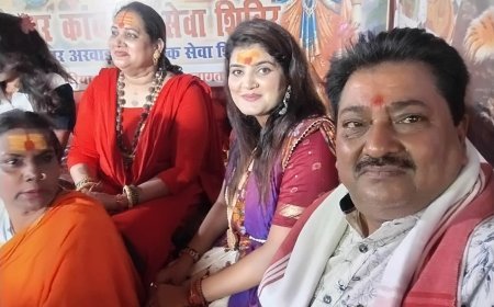 जानी-मानी भोजपुरी गायिका निशा उपाध्याय ने महामंडलेश्वर काँवरिया सेवा शिविर मे राजेश्वरी नंद गिरी से लिया आशीर्वाद