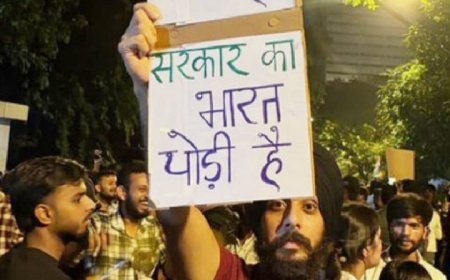स्थानीय तिवारी चौक रोड एवं जलसार पार्क के निकट "निःशुल्क सेवालय' सेवा शिविर द्वारा बोल बम कांवरियों की सेवा