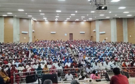हिन्दू लड़कियां अरब में बेची जाती हैं।फोटो में जो महिला है, यह वही बहादुर एयर होस्टेस अमृता आहलूवालिया है, जिन्होंने इस्लाम के इस गंदे और घिनौने सच को उजागर